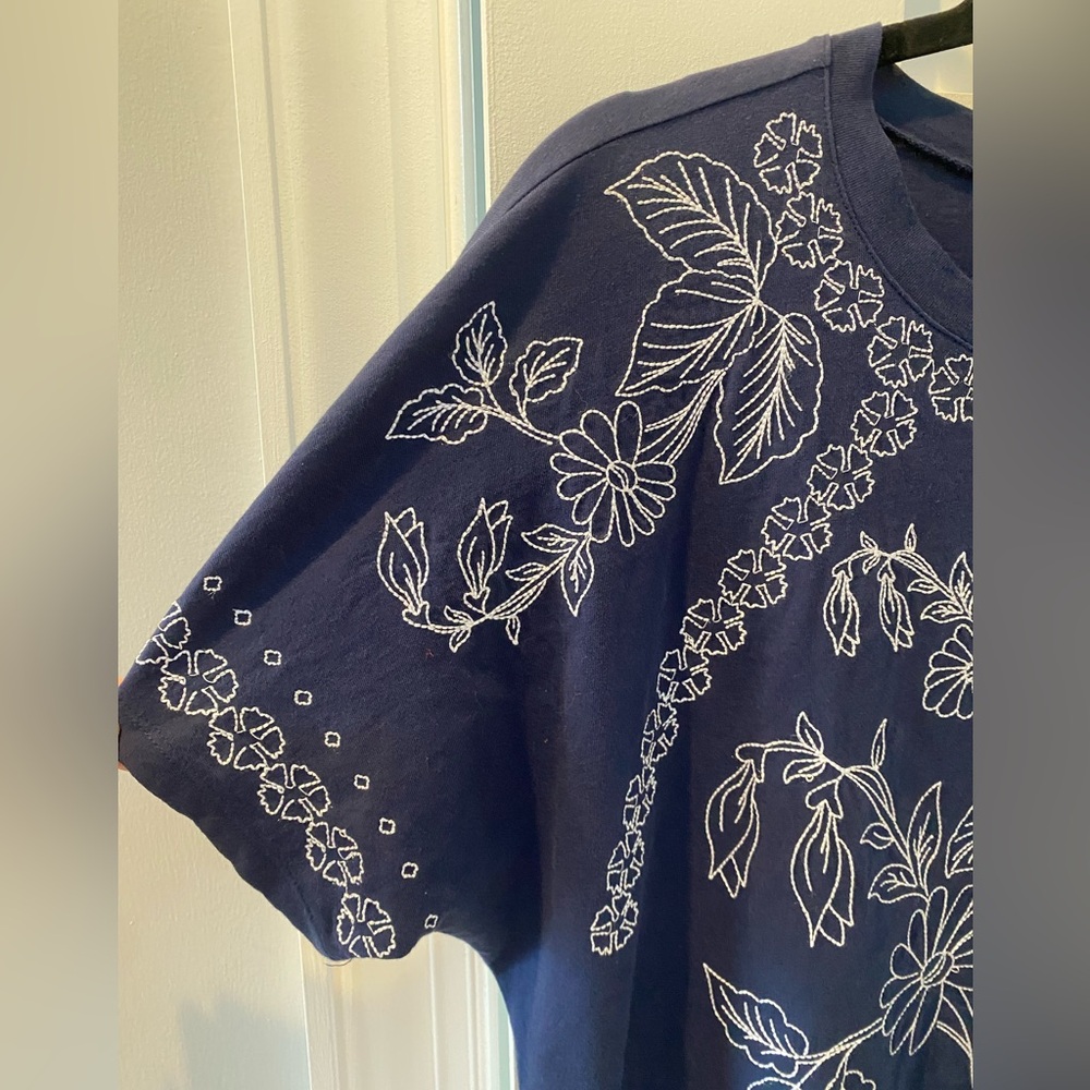 blue and white embroidered relaxed fit casual shirt sleeve blouse, size medium - Picture 3 of 7